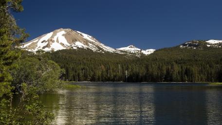 Manzanita Lake wallpaper