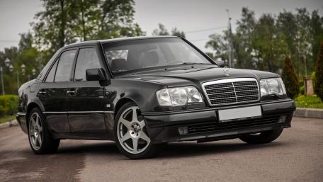 Mercedes W124 wallpaper