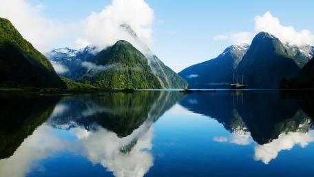 Milford Sound / Piopiotahi wallpaper