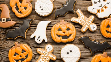 Spooky Halloween Treats for Your Celebration wallpaper