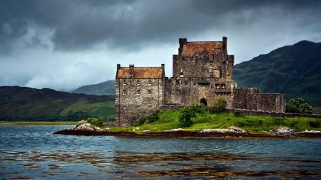 Eilean Donan Castle reflection wallpaper