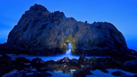 Keyhole Arch wallpaper