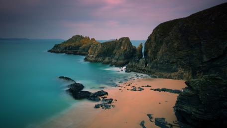 Tranquil Coastal Beauty at Dusk wallpaper