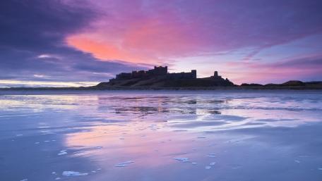 Bamburgh Castle (UK) wallpaper