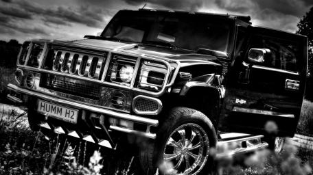 Monochrome Majesty of a Hummer H2 wallpaper
