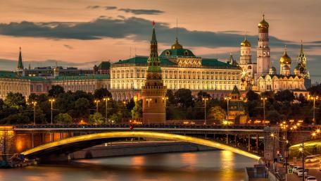 Moscow's Grand Kremlin at Dusk wallpaper