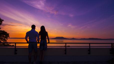 Romantic Sunset Embrace in 4K Quality wallpaper