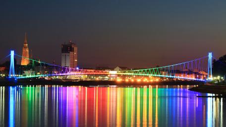 Youth bridge wallpaper