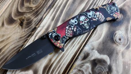 Vivid Skull Design on Military Knife Wallpaper wallpaper