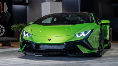 Lamborghini Huracan Tecnica in Stunning Green wallpaper