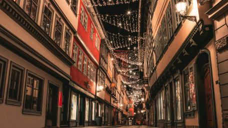 Erfurt's Festive Streets Gleam at Christmas Night wallpaper