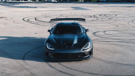 Sleek Dodge Viper Power in 8K Detail wallpaper
