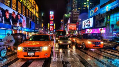 Vibrant Nightlife in the City's Heart wallpaper