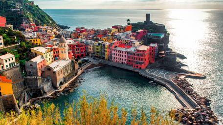 Picturesque Vernazza wallpaper