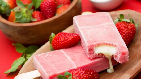 Strawberry Bliss Frozen Delights wallpaper
