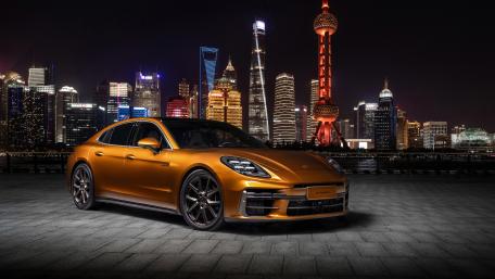 Sleek Porsche Panamera Under the Night Sky wallpaper