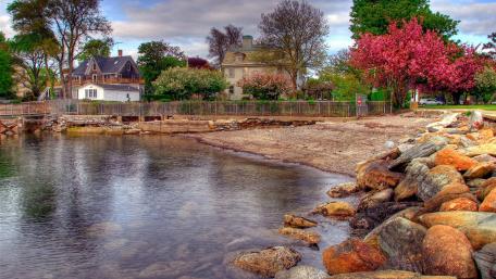 Tranquil Waterside Retreat wallpaper