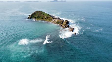 Isolated Island Serenity wallpaper