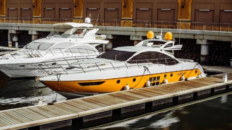 Sleek Motorboat in Docking Area for Luxury Escape wallpaper