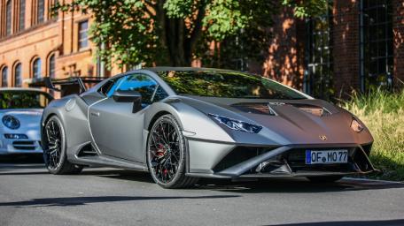 Sleek Lamborghini Huracan in Urban Setting wallpaper