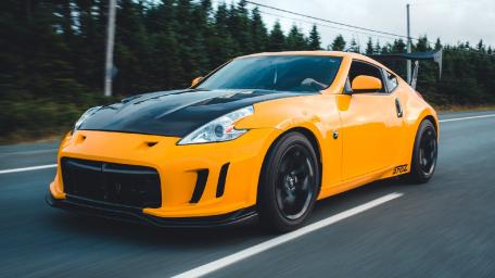 Vibrant Nissan Z Sports Car in Motion wallpaper