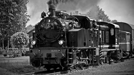 Vintage Monochrome Locomotive in Action wallpaper