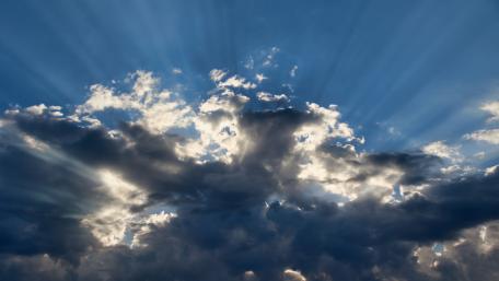 Majestic Sunbeams Break Through Clouds wallpaper