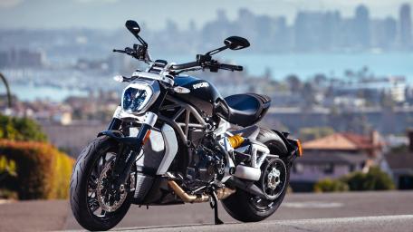 Urban Motorcycle Elegance wallpaper