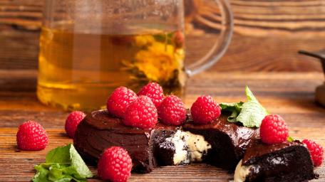 Decadent Raspberry Chocolate Cake Delight wallpaper