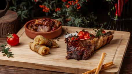 Sizzling Barbecue Feast Delight wallpaper