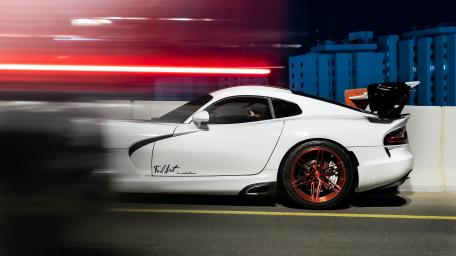 Sleek Sports Car in Motion Night Shot wallpaper