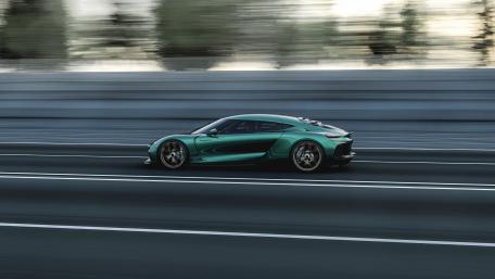Speeding Emerald - Koenigsegg Gemera in Motion wallpaper