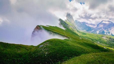 Misty Odle mountains wallpaper