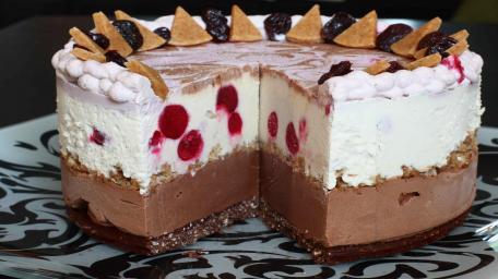 Chocolate and Berry Delight Cake wallpaper