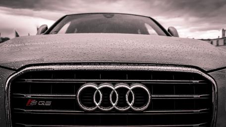 Sleek Audi S Q5 in Dramatic Rainy Setting wallpaper