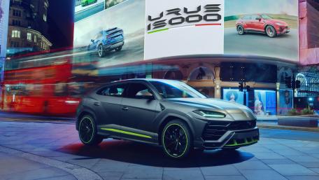 Dynamic Urban Lamborghini Showcase wallpaper