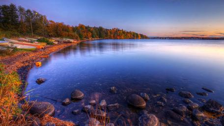 Autumn Serenity by the Lakeside wallpaper
