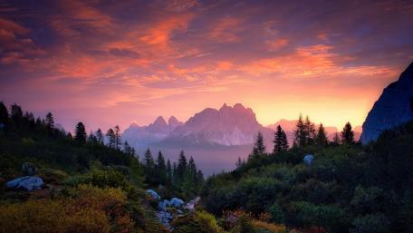 Majestic Sunset Over Dolomite Mountains Peaks wallpaper