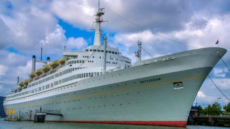 Majestic Ocean Liner in Port wallpaper