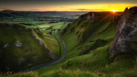 Sunset Serenade Over the Peak District National Park wallpaper
