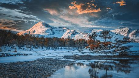 Majestic Snowy Mountain wallpaper