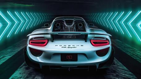 Futuristic Porsche 918 Spyder Showdown wallpaper