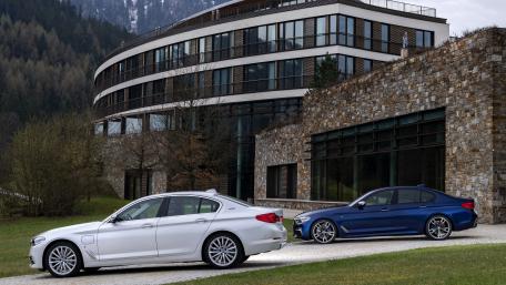 Luxury Cars Beside Modern Architecture wallpaper