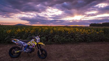 Suzuki DR-Z400 wallpaper
