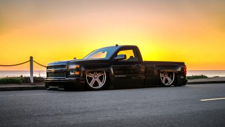 Sleek Chevrolet Pickup at Sunset Glow wallpaper