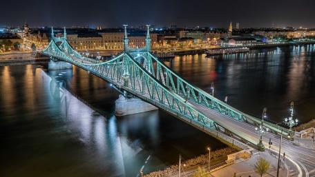 Petőfi Bridge by night wallpaper
