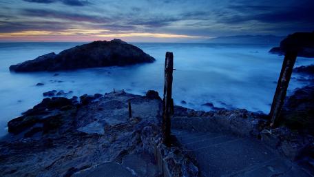 Twilight Serenity at Seascape Steps wallpaper