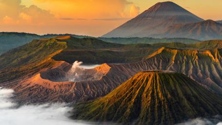 Majestic Sunrise Over Mount Bromo wallpaper