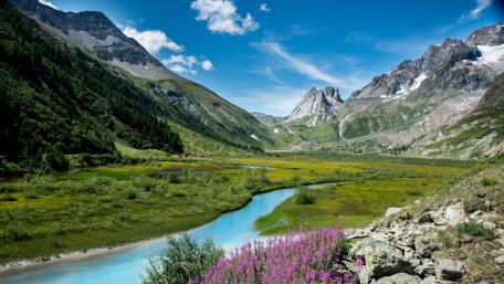 Majestic Peaks and Verdant Valleys wallpaper
