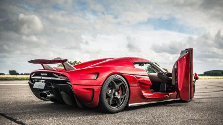 Red Koenigsegg Regera Excellence wallpaper